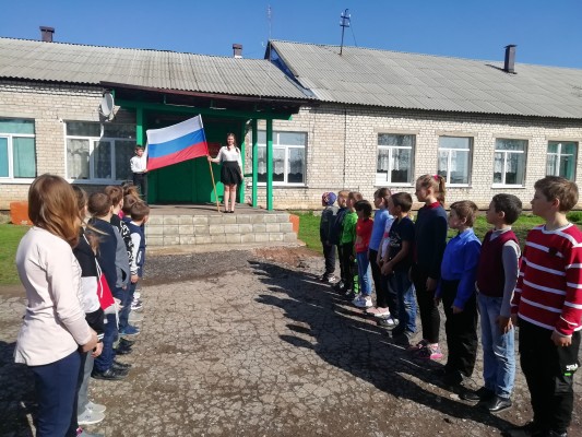 Единый день поднятия государственного флага РФ