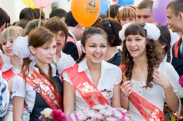 В России продолжается празднование Последнего звонка